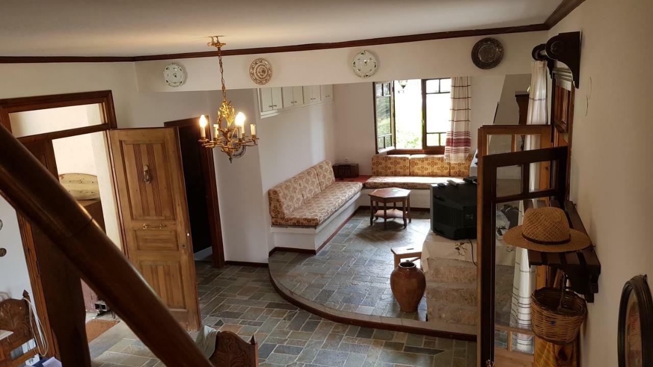 Ample Modern Country Home เนอา เอปิดาวรอส ภายนอก รูปภาพ