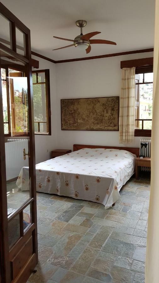 Ample Modern Country Home เนอา เอปิดาวรอส ภายนอก รูปภาพ